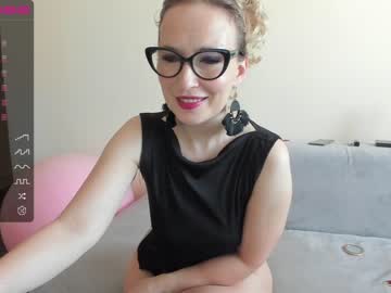 webcam girl emilymilf__ image #4653387