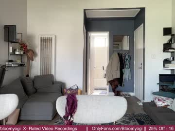 webcam girl bloomyogi image #5158138