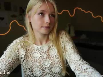 webcam girl bestblondiiecb image #8872520