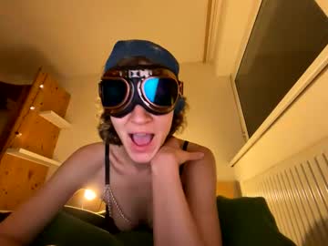 webcam girl fliegerfrau image #8386379