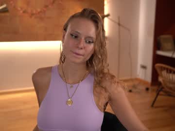 webcam girl chillwithkira image #2861020