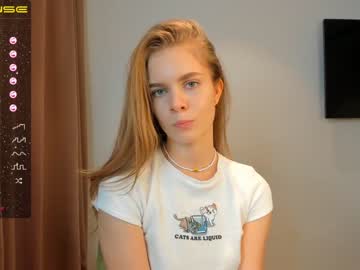 webcam girl carolynsveronica image #5039977