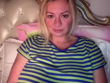 webcam girl kiradivine image #8085028