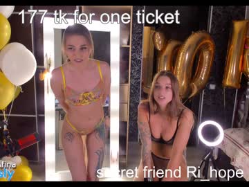 webcam girl queenafina image #4176507