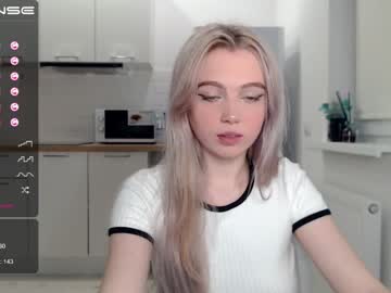 webcam girl small_blondee image #1086615