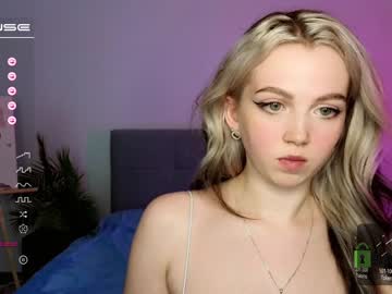 webcam girl small_blondee image #4932470