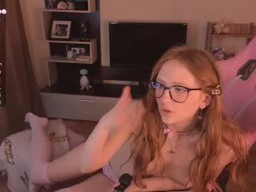 webcam girl plastic_beach image #8919880
