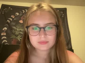 webcam girl sarahmartin420 image #4696208