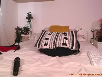 webcam girl kellytheaimee_ image #6989785