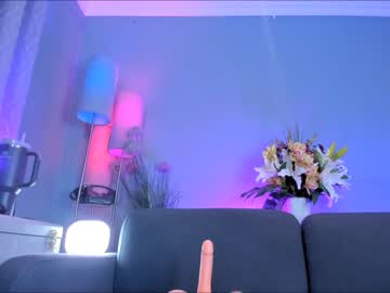 webcam girl littlee33 image #4913687