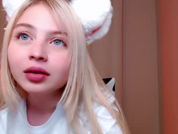 webcam girl shy_blondiee image #3685466