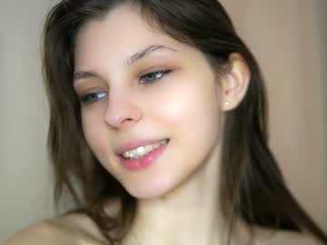 webcam girl peek_in_my_window image #7204586
