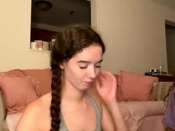 webcam girl kylieexoxoxo2432 image #7303685