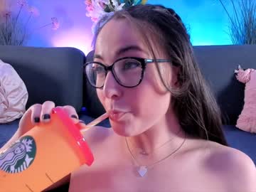 webcam girl littlee33 image #3505925