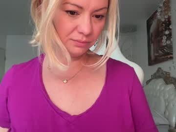 webcam girl kiradivine image #8092634