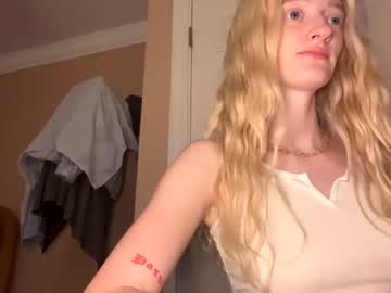webcam girl ssoftstarr18 image #7052423