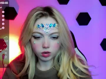 webcam girl small_blondee image #3965792