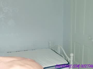 webcam girl littlegreekflower image #8792210