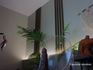 webcam girl milly_shy image #9492302
