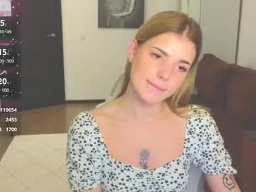 webcam girl adrianawow1 image #9119381