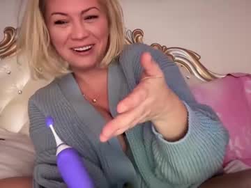 webcam girl kiradivine image #8446471