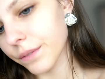 webcam girl peek_in_my_window image #7572157