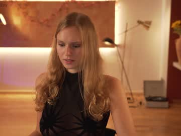 webcam girl chillwithkira image #2789617