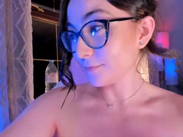 webcam girl littlee33 image #2975482