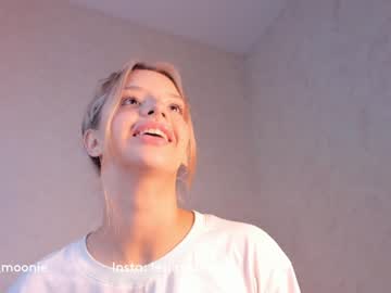 webcam girl lesi_moonie image #7071447