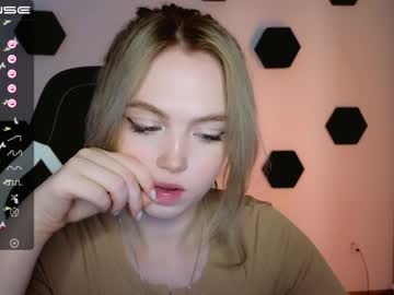 webcam girl small_blondee image #4603548