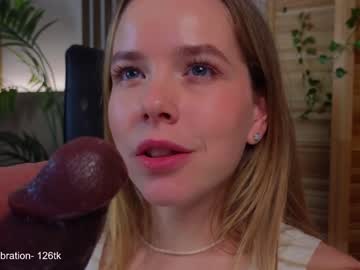 webcam girl milly_shy image #9491601