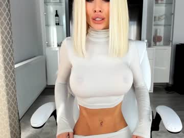 webcam girl ingridblondy94 image #5628588