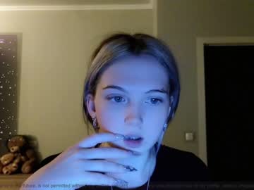 webcam girl small_blondee image #6193360