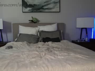 webcam couple ari_lovexo image #4879367