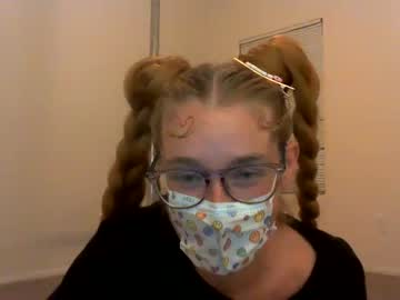 webcam girl heyyitspeachesss image #2441435