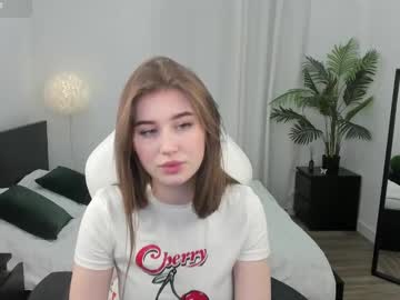 webcam girl lilly_colins image #8477558