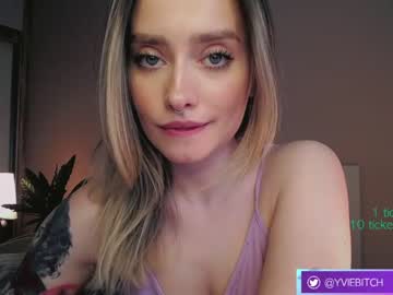 webcam girl _yvie_ image #3896715