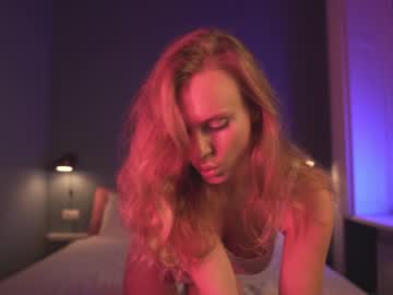 webcam girl chillwithkira image #563497
