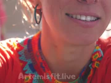 webcam girl artemisfit image #886421