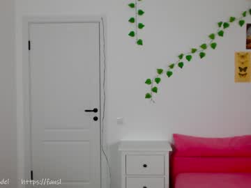webcam girl ambertan1 image #4885384