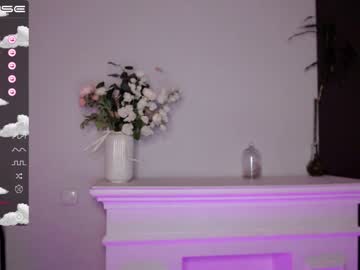 webcam girl small_blondee image #2594419