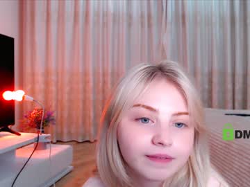webcam girl shy_blondiee image #3742568