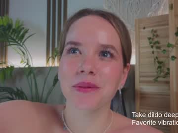 webcam girl milly_shy image #9497587