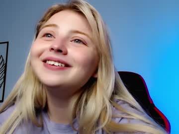 webcam girl shy_blondiee image #3792572
