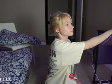 webcam girl bestblondiiecb image #7921546