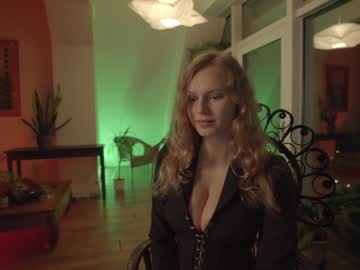 webcam girl chillwithkira image #857345