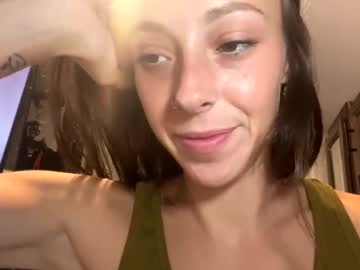 webcam girl ittybaby321 image #7600947