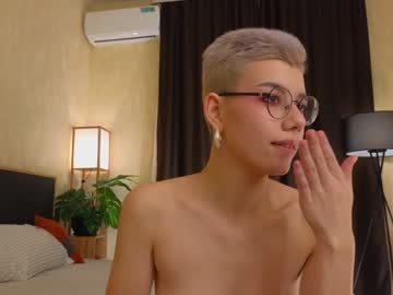 webcam girl riskyteasse image #8350328
