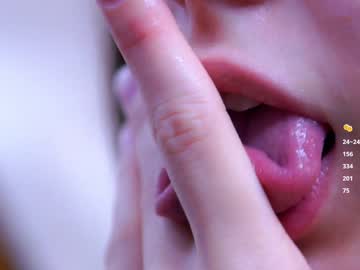 webcam girl peek_in_my_window image #7947570