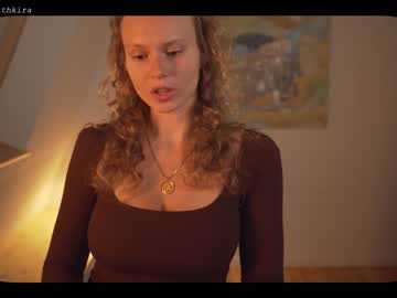 webcam girl chillwithkira image #1833449